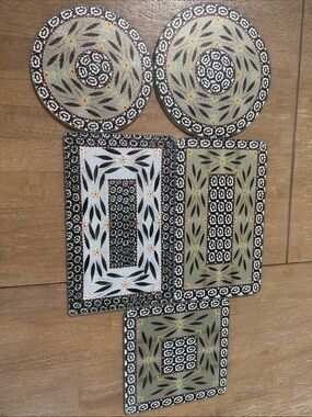 Temptations Glass Trivet Set – 5 Pieces